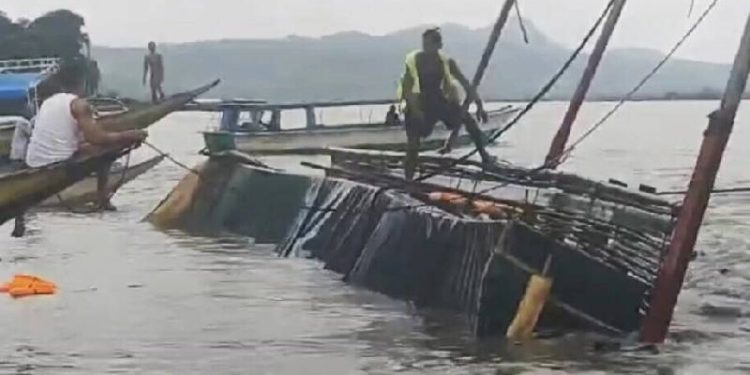 Suman 26 las personas fallecidas tras vuelco de embarcación en Filipinas