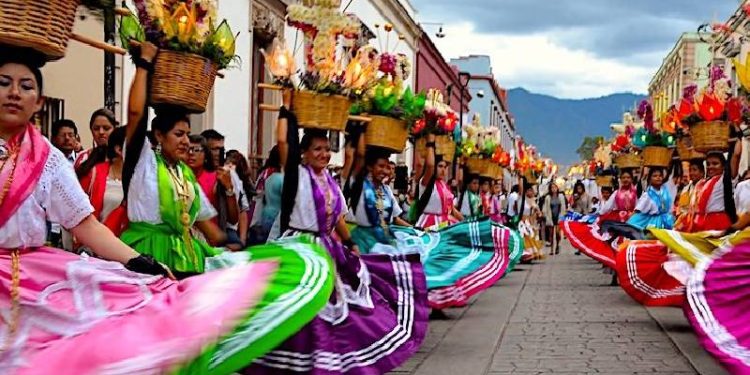 Participantes de la Guelaguetza se intoxican por ingerir alimentos