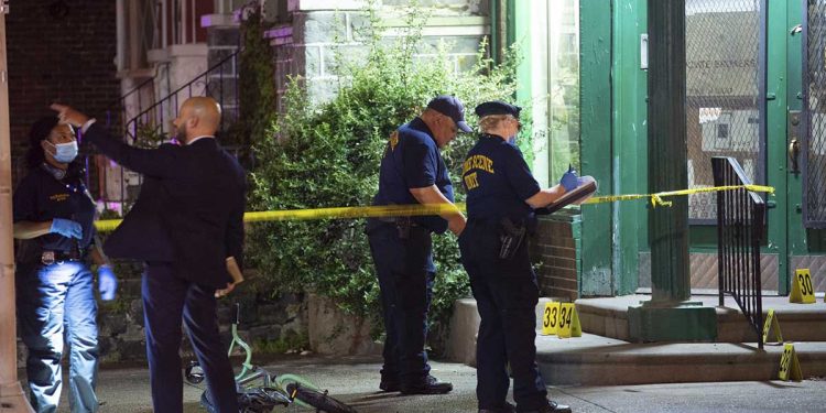 Al menos cinco personas fallecidas tras un tiroteo en Filadelfia