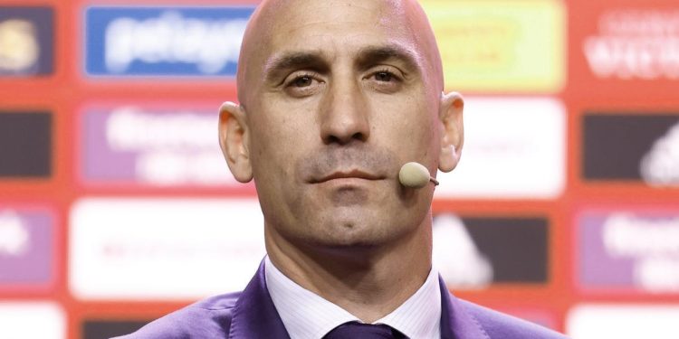 Luis Rubiales es suspendido provisional de la RFEF