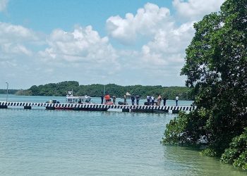 Elementos de Marina aseguran un submarino en Costa Maya