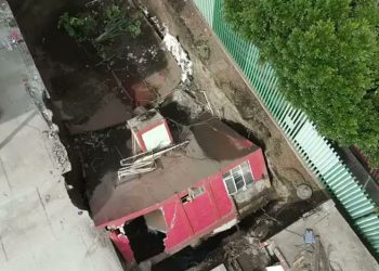 Cae gimnasio en un socavón que se formó en la alcaldía Gustavo A. Madero de CDMX