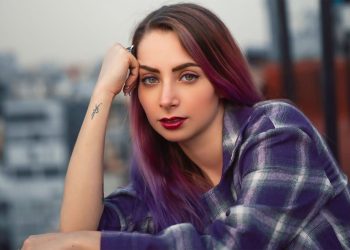 Tunden a YosStoP por brindar terapia psicológica sin tener cédula profesional