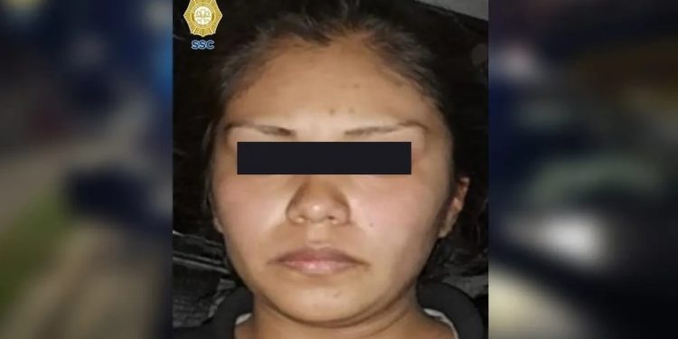 Detienen a mujer por permitir abuso sexual contra sus hijas menores de 7 años