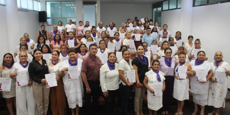 Rinden protesta integrantes de la “Red de Mujeres Constructoras de Paz” de Bacalar