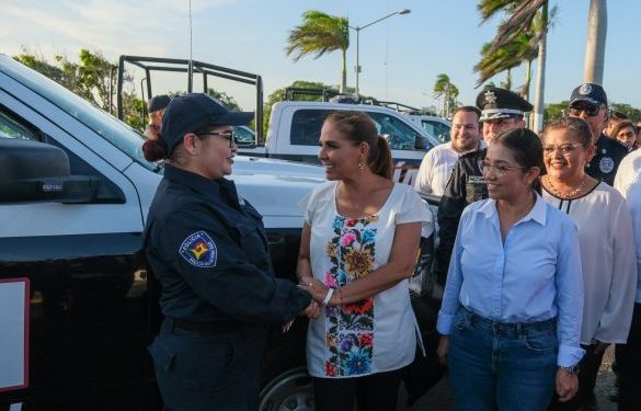Entrega Mara Lezama patrullas para fortalecer la seguridad de las y los chetumaleños
