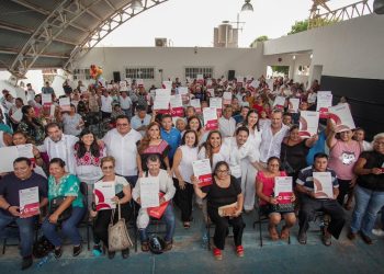 Con entrega de títulos, Mara Lezama hace justicia social a familias de Cozumel