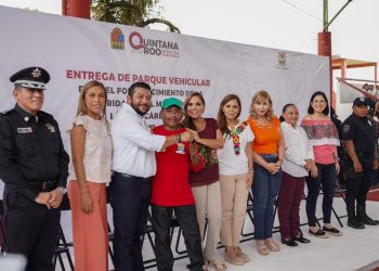 Mara Lezama cumple con Holbox y Kantunilkín; entrega unidades de bomberos y patrullas