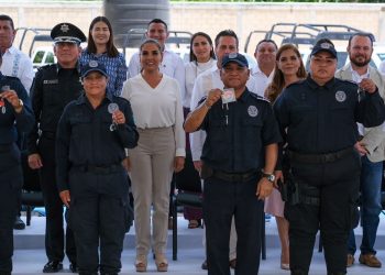 Mara Lezama entrega vehículos y equipamiento a Benito Juárez para el fortalecimiento de la seguridad