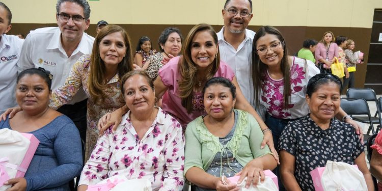 Entrega Mara Lezama prótesis a mujeres sobrevivientes de cáncer de mama