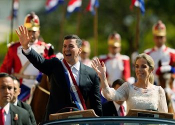 Santiago Peña asume cargo de la presidencia en Paraguay
