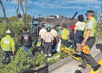 Al menos siete fallecidos y 20 lesionados en un fuerte accidente vial en Querétaro