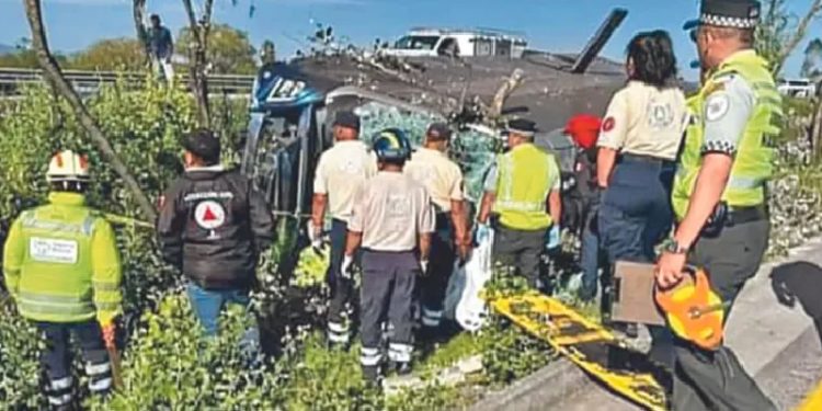 Al menos siete fallecidos y 20 lesionados en un fuerte accidente vial en Querétaro