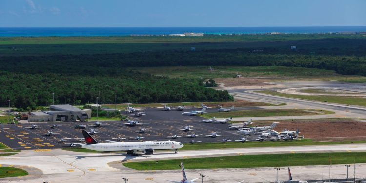 Quintana Roo contará con nuevas rutas y frecuencias aéreas para el invierno desde Canadá y Estados Unidos: SEDETUR
