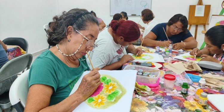 La FPMC finaliza “Taller de Verano para Adultos” Aprendiendo pintura textil y elaboración de manualidades