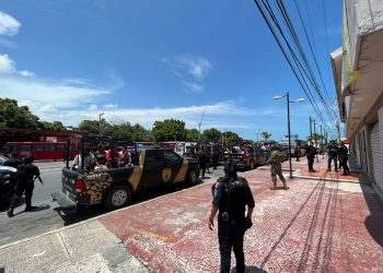 Rescatan a 68 extranjeros en un hotel de la zona centro de Cancún