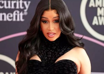 Cardi B será investigada después de lanzar micrófono hacia alguien durante concierto