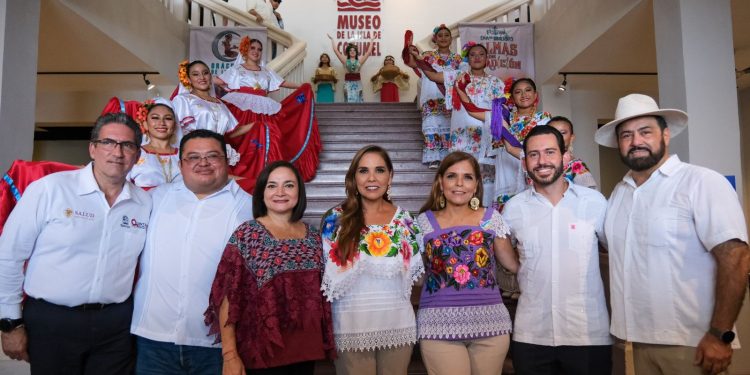 Mara Lezama entrega el nombramiento de Pueblo Mágico a la isla de Cozumel