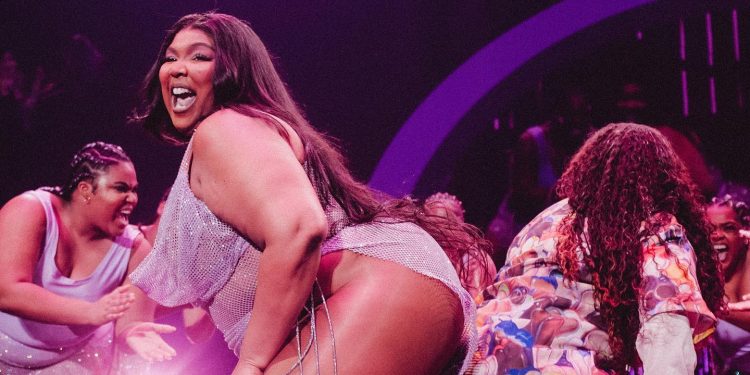 Lizzo enfrenta demanda por acoso sexual por tres de sus exbailarinas 