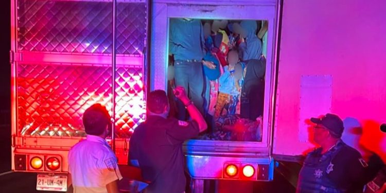 Aseguran a migrantes en Puebla