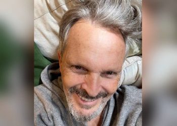 Miguel Bosé confirma que se quedará en México a pesar de sufrir un robo