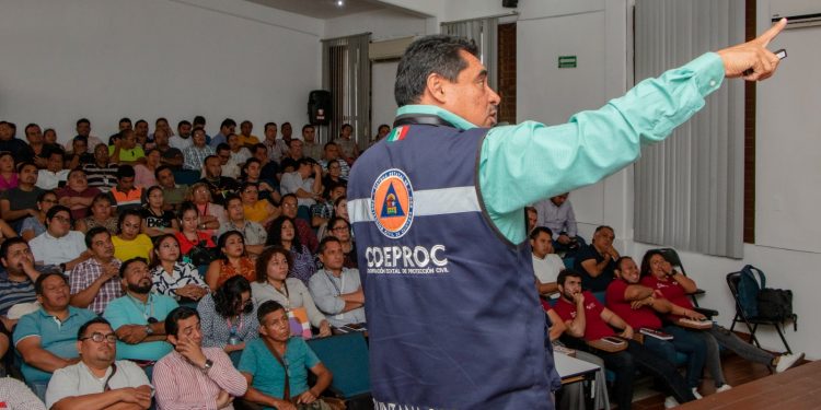 Imparte la COEPROC curso del Sistema de Alerta Temprana de Ciclones Tropicales a personal de SEFIPLAN