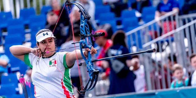 Andrea Becerra obtiene medalla de plata de tiro con arco en los Mundiales de Berlín
