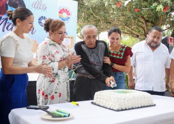 Reconoce Ana Paty Peralta esfuerzos de adultos mayores trabajadores del ayuntamiento de BJ