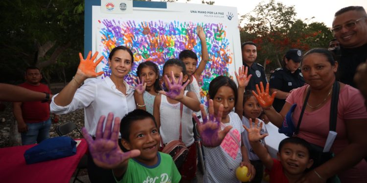 Reconstruye Ana Paty Peralta tejido social junto a los cancunenses