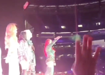 Fan golpeó a Anahí en pleno concierto de RBD tras lanzar un objeto al escenario