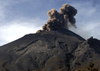 El volcán Popocatépetl incremento su actividad en las últimas 24 horas   registrando tres explosiones, un sismo y casi 400 exhalaciones