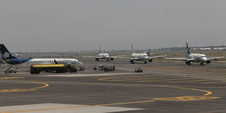 Andrés Manuel López Obrador anunció que México recuperará la categoría 1 en seguridad aérea