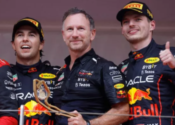 Christian Horner, director de Red Bull Racing, respondió a los comentarios de Toto Wolff que insinuaron un favorecimiento sobre Max Verstappen