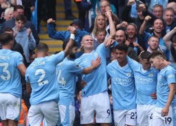Manchester City, pese a la inferioridad numérica, cumplió con un triunfo 2-0 sobre el Nottingham Forest 