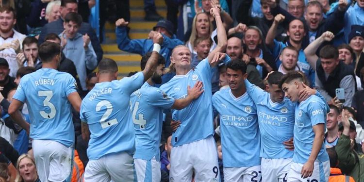 Manchester City, pese a la inferioridad numérica, cumplió con un triunfo 2-0 sobre el Nottingham Forest