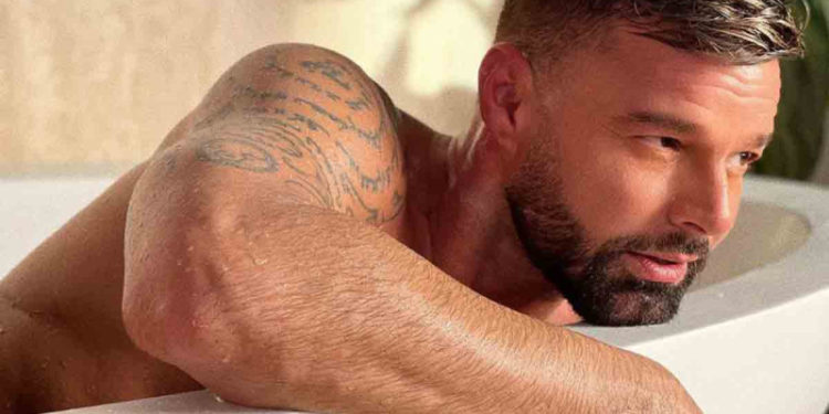 Ricky Martin publicó un candente video en donde dejo ver que no tare nada puesto enloqueciendo a sus seguidores