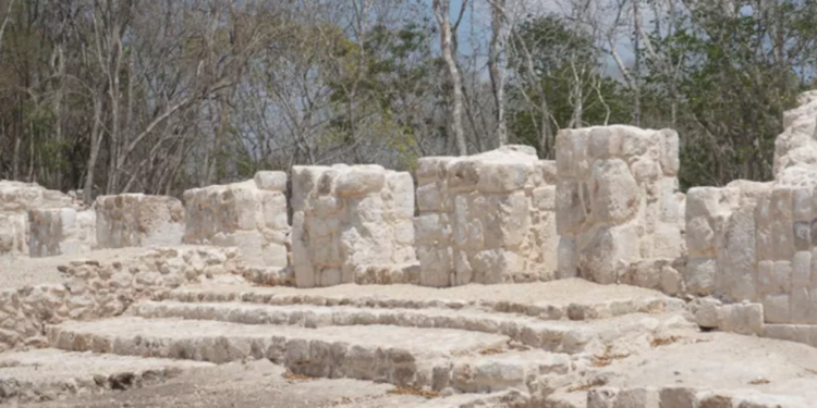 Descubren palacio maya en zona Arqueológica de Kabah