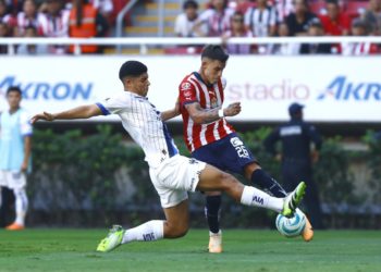 Las Chivas del Guadalajara recibe sanción económica por quejarse del arbitraje en Twitter