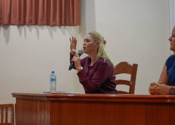 Verónica Camino dialoga con jóvenes universitarios del Centro Estudios Superiores de la CTM, Justo Sierra O’Reilly Impartió una conferencia sobre el proceso legislativo en el Senado de la República a estudiantes de la carrera de Derecho