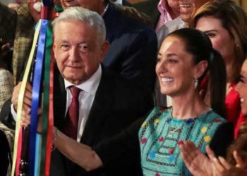 AMLO hace entrega de ‘bastón de mando’ a Claudia Sheinbaum