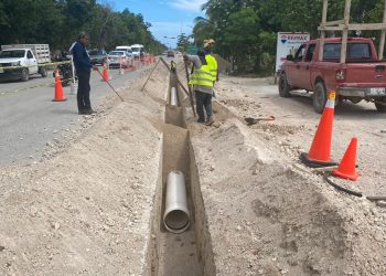 La CAPA sustituye la línea de conducción de agua potable en la avenida Coba de la cabecera municipal de Tulum