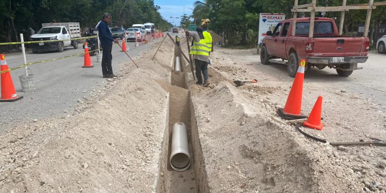 La CAPA sustituye la línea de conducción de agua potable en la avenida Coba de la cabecera municipal de Tulum