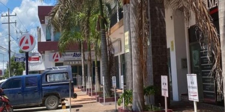 Varias zonas de Playa del Carmen quedan sin luz y agua  por mantenimiento de CFE