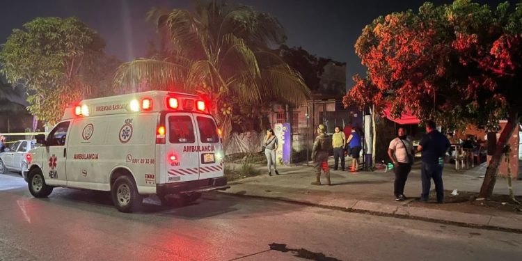 Mujer policía es asesinada afuera de su domicilio en Cancún