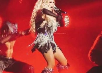 Wendy Guevara se luce en su primera gira Resulta y Resalta  en el Teatro Metropólitan