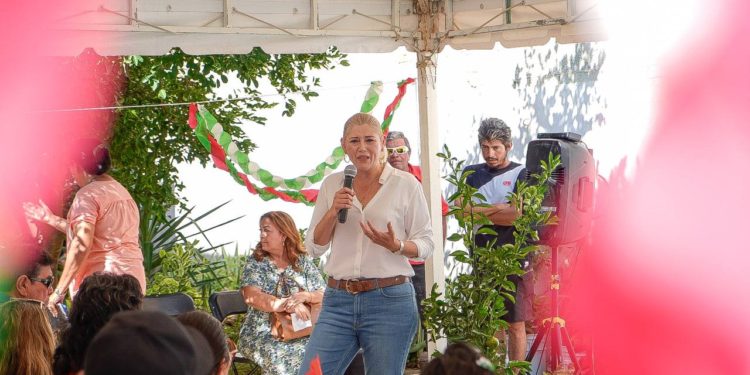 Destaca Verónica Camino Farjat a los maestros como ejemplo diario de trabajo y resiliencia