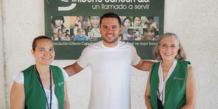 Fortalece Pablo Bustamante trabajo con asociaciones civiles de Cancún