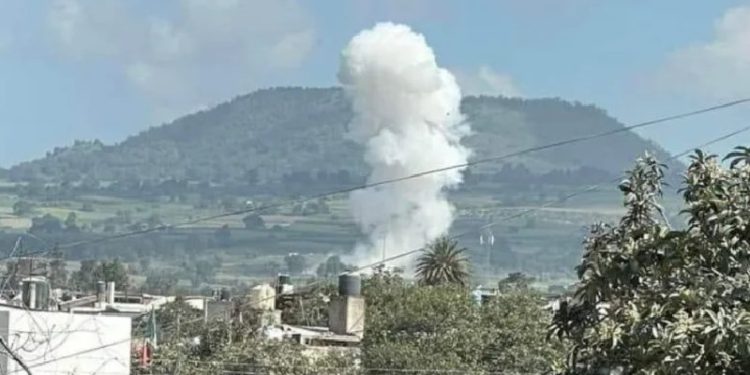 Fuerte explosión de polvorín deja una persona muerta en el Edomx