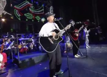 Yahritza y su Esencia son abucheados durante presentación en el Zócalo de CDMX