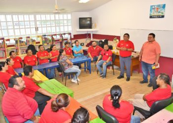 Cumple Mara Lezama y rehabilitan biblioteca de la escuela Leona Vicario en Cozumel